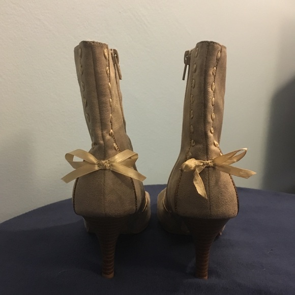 Predictions Tan Size 6.5 Suede Boots - Picture 2 of 8